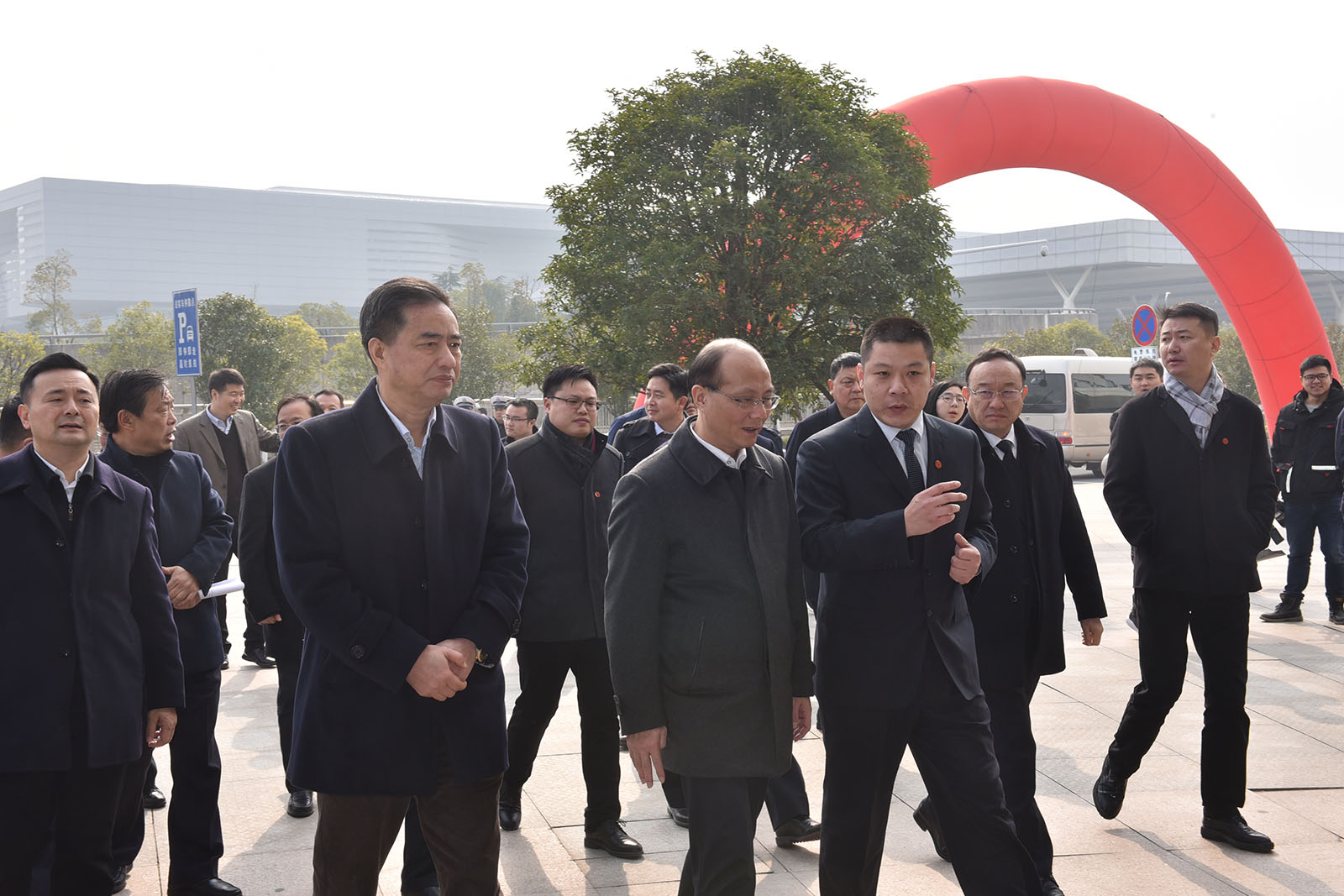 副省長吳曉軍到南昌長途汽車西站指導(dǎo)春運(yùn)工作