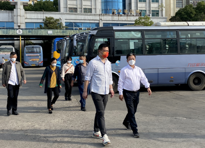 廬山管理局局長、廬山市市長王斌督導廬山市汽車站疫情防控工作