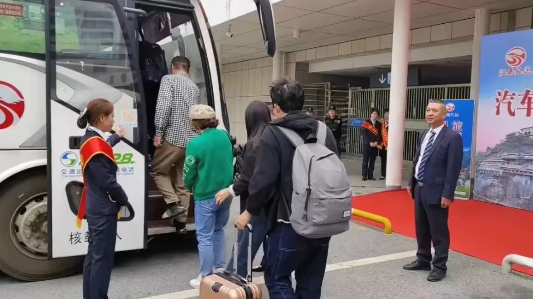 上饒汽運(yùn)：望仙谷旅游直通車 備受旅客青睞