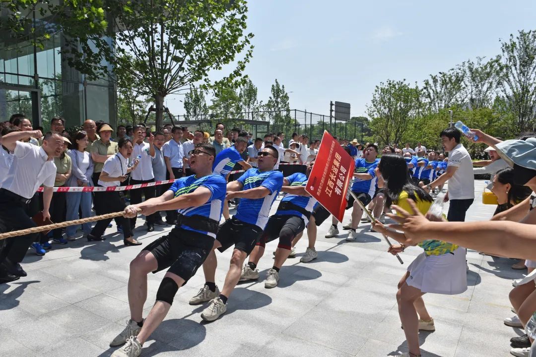 江西長運(yùn)參加南昌交投集團(tuán)拔河比賽首戰(zhàn)告捷  劉磊到場助威、占梁帶隊