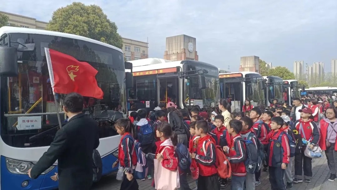 馬鞍山長客：含山長運助力環(huán)峰第四小學春游活動圓滿成功