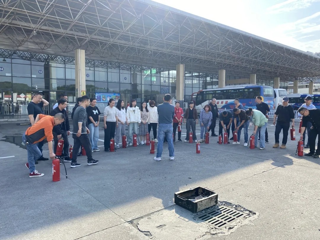 黃山長運(yùn) 黃山市汽車客運(yùn)總站開展消防應(yīng)急疏散及消防實(shí)戰(zhàn)演練