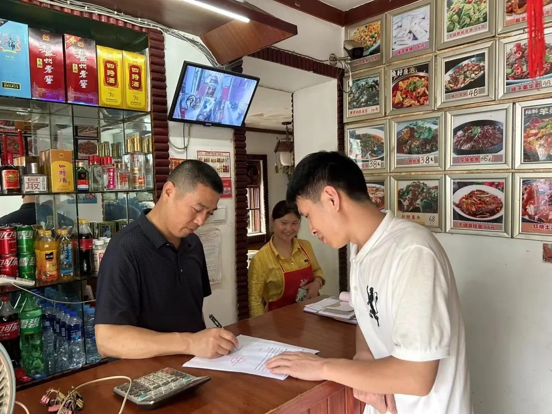 長運物業(yè)：檢查管轄區(qū)域店鋪經(jīng)營餐飲場所用氣安全情況