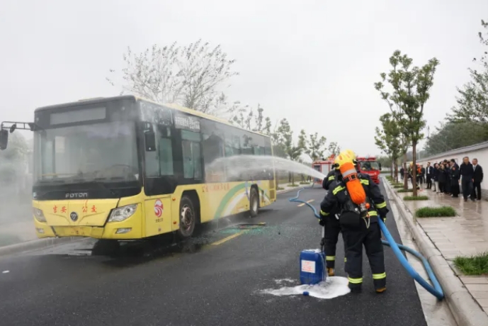 吉安公司：開展公交車應急逃生滅火救援實戰(zhàn)演練活動